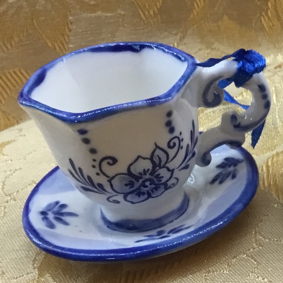 Kurt Adler 2" Porcelain Delft Blue Cup And Saucer Ornament Set Of 3 - Picture 4 of 12